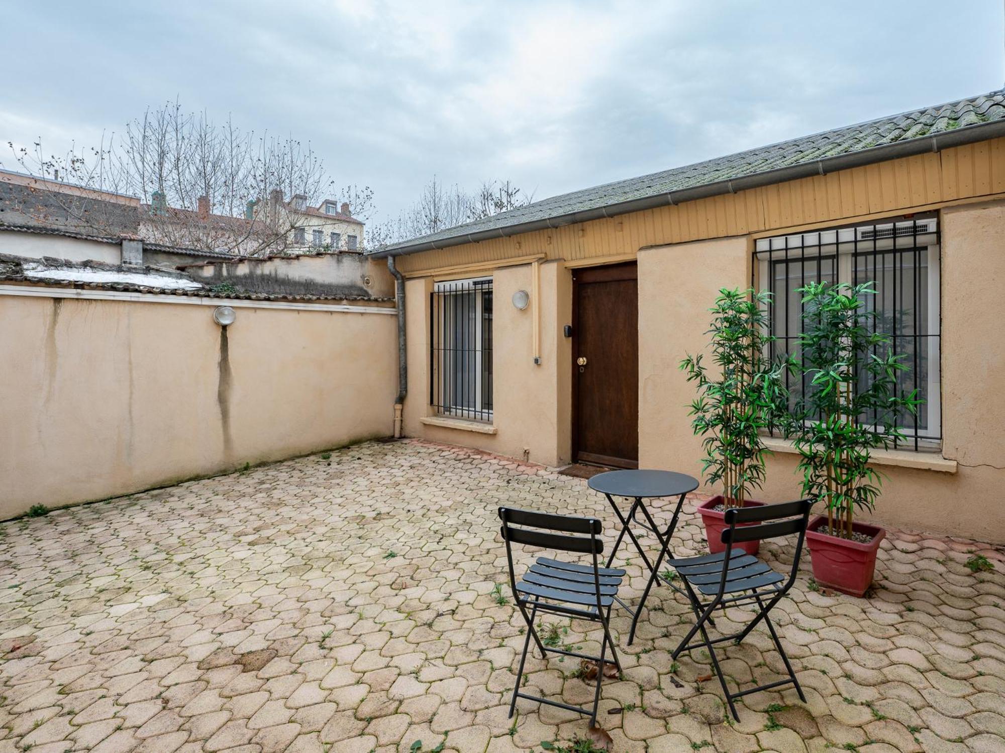 Secret Cache De Valmy Apartment Lyon Exterior foto